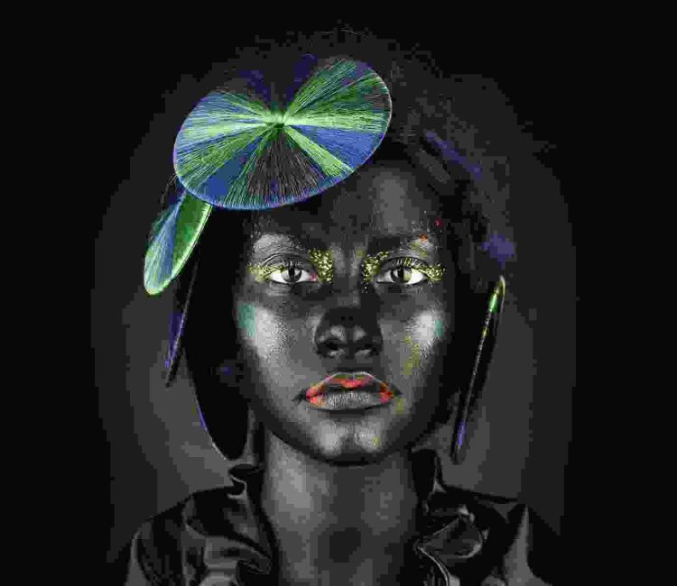 Alien lady of classic beauty